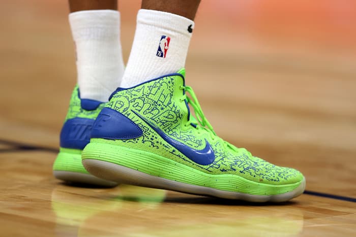 Karl-Anthony Towns wears the Nike React Hyperdunk 2017 sneakers.